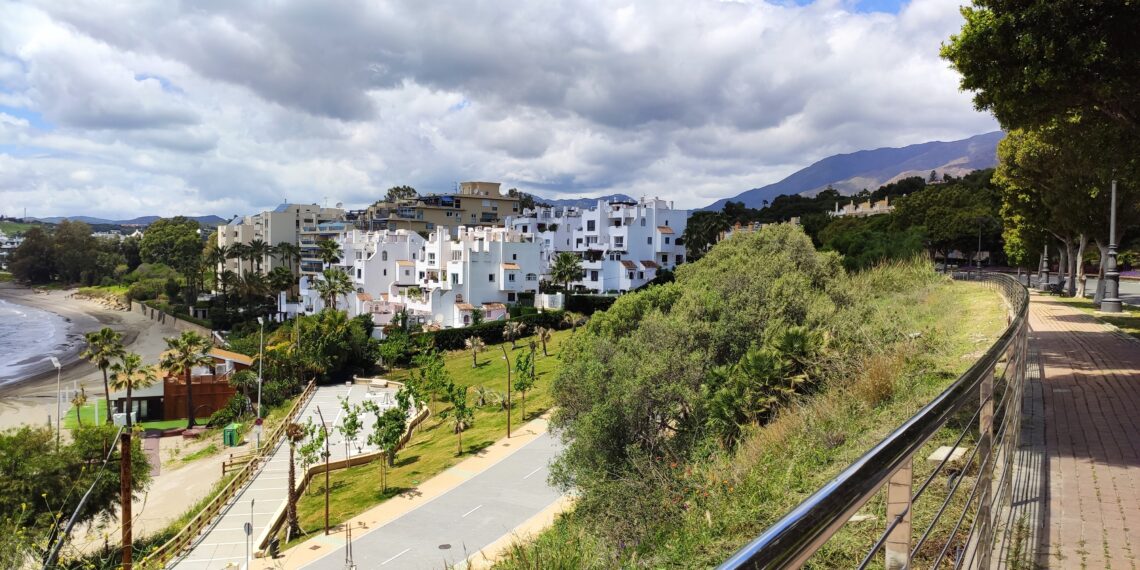 Estepona licita otro tramo de corredor litoral en la playa del Cristo, que une 17 kilómetros desde Costa Natura a Guadalmansa