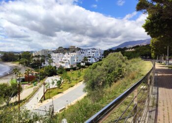 Estepona licita otro tramo de corredor litoral en la playa del Cristo, que une 17 kilómetros desde Costa Natura a Guadalmansa