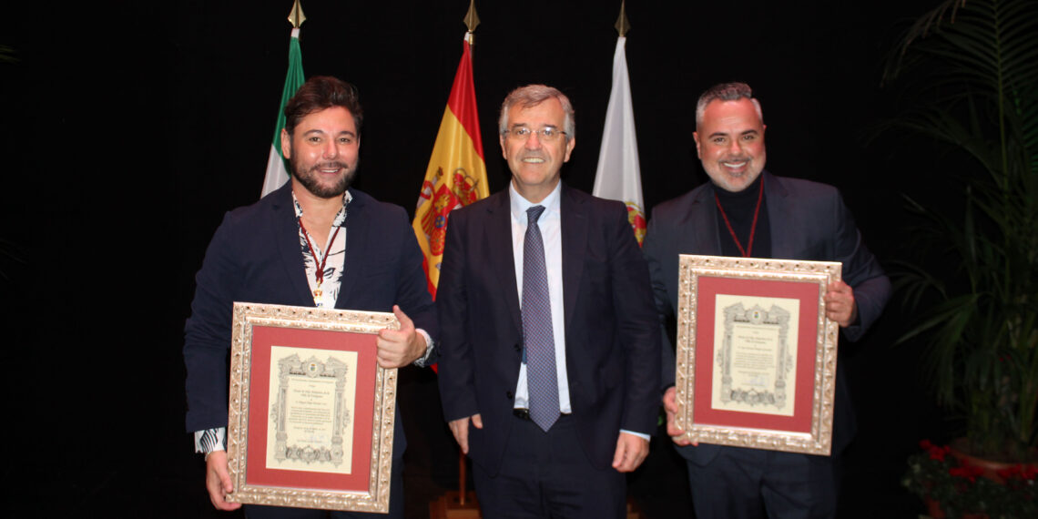 Miguel Poveda y a Juan Magán, Hijos Adoptivos de Estepona