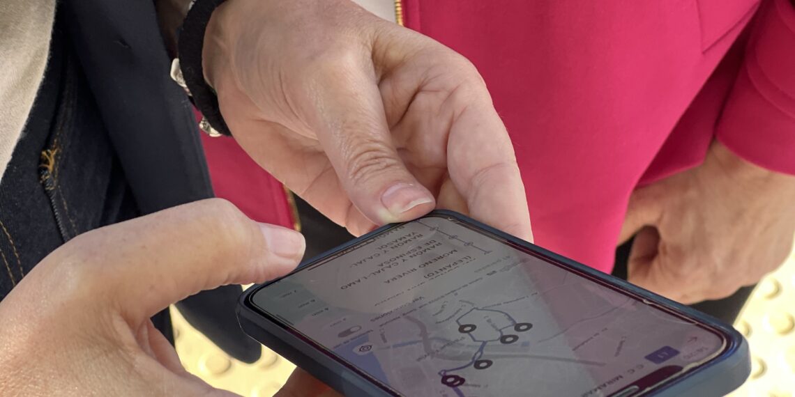 El Ayuntamiento de Fuengirola habilita una aplicación móvil y una web con toda la información sobre el nuevo servicio gratuito de transporte urbano