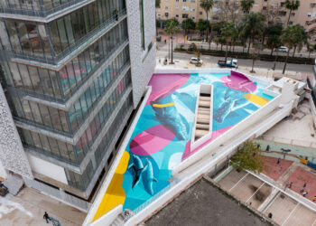 Estepona concluye el primer mural artístico que se realiza en pavimento en la ciudad con una superficie de 700 m2