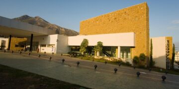 Evacuado al hospital un hombre de 70 años afectado por humo en el incendio de su casa en Benalmádena