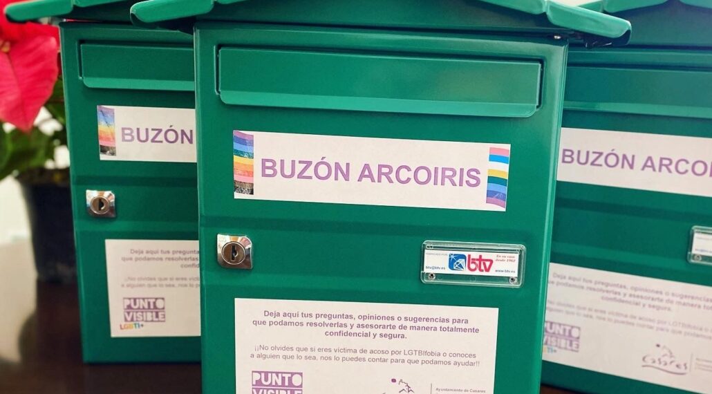 El Punto Visible de Casares instala Buzones Arcoíris para acercar el servicio a los jóvenes de manera confidencial