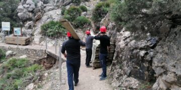 Especialistas trabajan en evaluación y reparación de daños por desprendimientos en el Caminito del Rey
