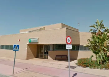 Un paciente propina una patada y amenaza a un médico del centro de salud de Churriana