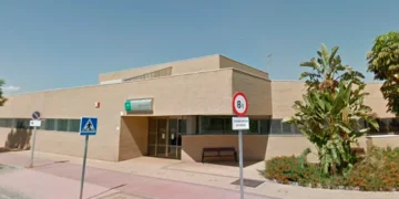 Un paciente propina una patada y amenaza a un médico del centro de salud de Churriana