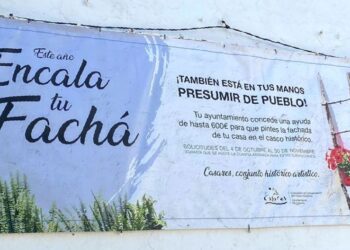 Las ayudas para pintado de fachadas llegan a 70 familias casareñas