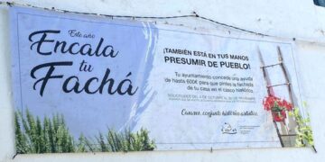 Las ayudas para pintado de fachadas llegan a 70 familias casareñas