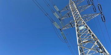 El precio de la luz cae este sábado un 12,4%, hasta los 191,14 euros/MWh