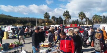 Manilva recupera el mercadillo de los domingos tras dos años de parálisis por la pandemia