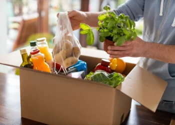 El Gobierno acuerda suprimir el IVA en alimentos de primera necesidad y rebajar a la mitad el de aceite y pastas