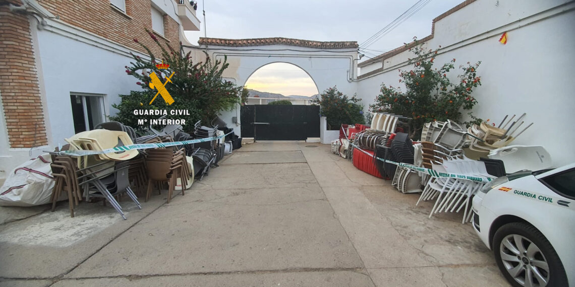 La Guardia Civil detiene a 6 personas por robo de mobiliario de terrazas en las provincias de Málaga y Granada