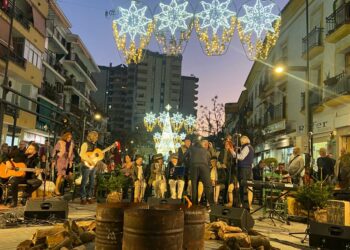 Más de medio millar de vecinos disfrutan de la I Zambomba Municipal de Marbella