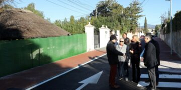 Marbella mejora la movilidad peatonal y las infraestructuras de calle Mimosa