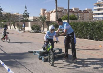 Gran ambiente  en la Gymkana cicIista solidaria en Manilva