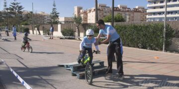 Gran ambiente  en la Gymkana cicIista solidaria en Manilva