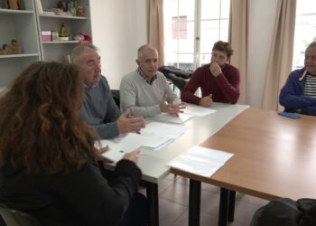 Ayuntamiento y el sector del taxi se reúnen para mejorar el servicio 