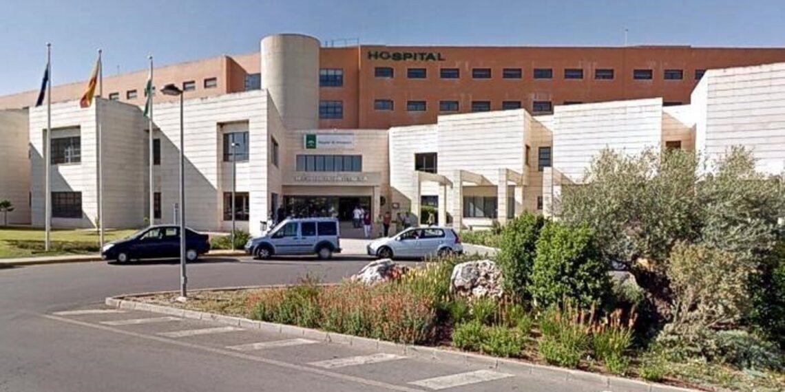 Evacuado al hospital un hombre de 82 años tras el incendio de una vivienda en Mollina