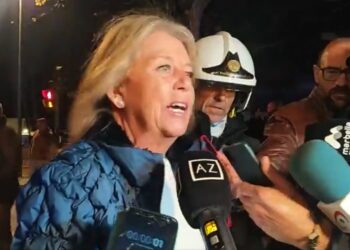 Ochenta embarcaciones afectadas y un bombero herido en el incendio del Puerto Pesquero de Marbella