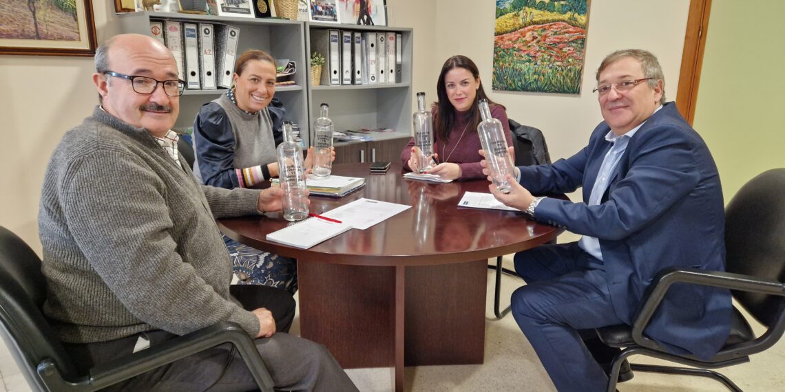 Ayuntamiento de Estepona e Hidralia abonan hasta 163.000 euros de recibos a familias con dificultades económicas