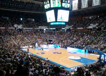 La Casa de la Juventud de Casares te invita a ver el Unicaja-AEK Atenas