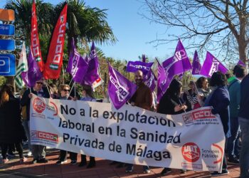 Concentración en defensa del personal de la sanidad privada de Málaga