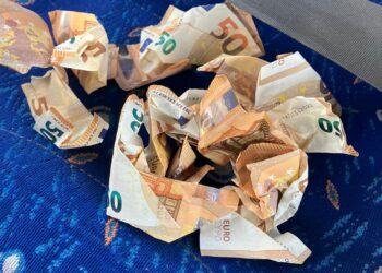 La respuesta a la lluvia de billetes en la autovía de Marbella: un maletín se cayó