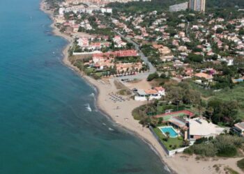 Aparece flotando en una playa de Marbella el cadáver de una mujer sin cabeza ni manos