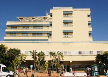 Los dos heridos en el incendio de Fuengirola siguen estando graves aunque permanecen estables