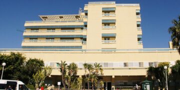 Los dos heridos en el incendio de Fuengirola siguen estando graves aunque permanecen estables