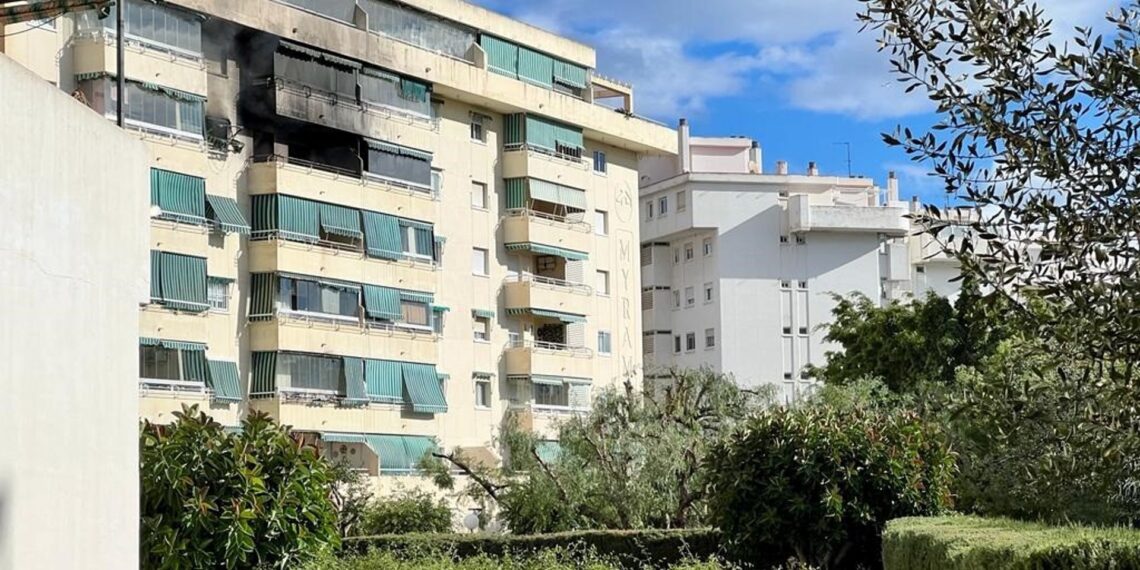 El edificio incendiado en Fuengirola se encuentra desalojado a la espera del informe de habitabilidad