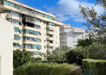 El edificio incendiado en Fuengirola se encuentra desalojado a la espera del informe de habitabilidad