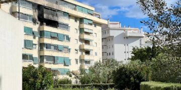 El edificio incendiado en Fuengirola se encuentra desalojado a la espera del informe de habitabilidad