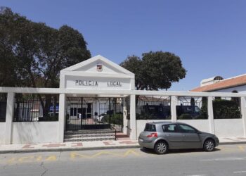 La Policía Local de Torremolinos evita la ocupación ilegal de una vivienda y detiene a dos personas