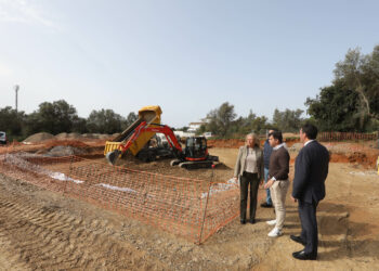 Comienza la construcción de la piscina municipal de Las Chapas en una parcela de 6.000 metros cuadrados