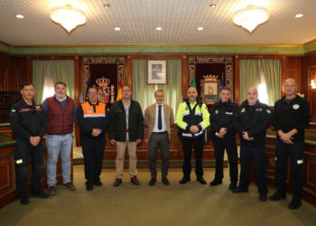 Propondrán la Medalla al Mérito al policía local y al marinero que rescataron a un bañista en la playa de La Venus