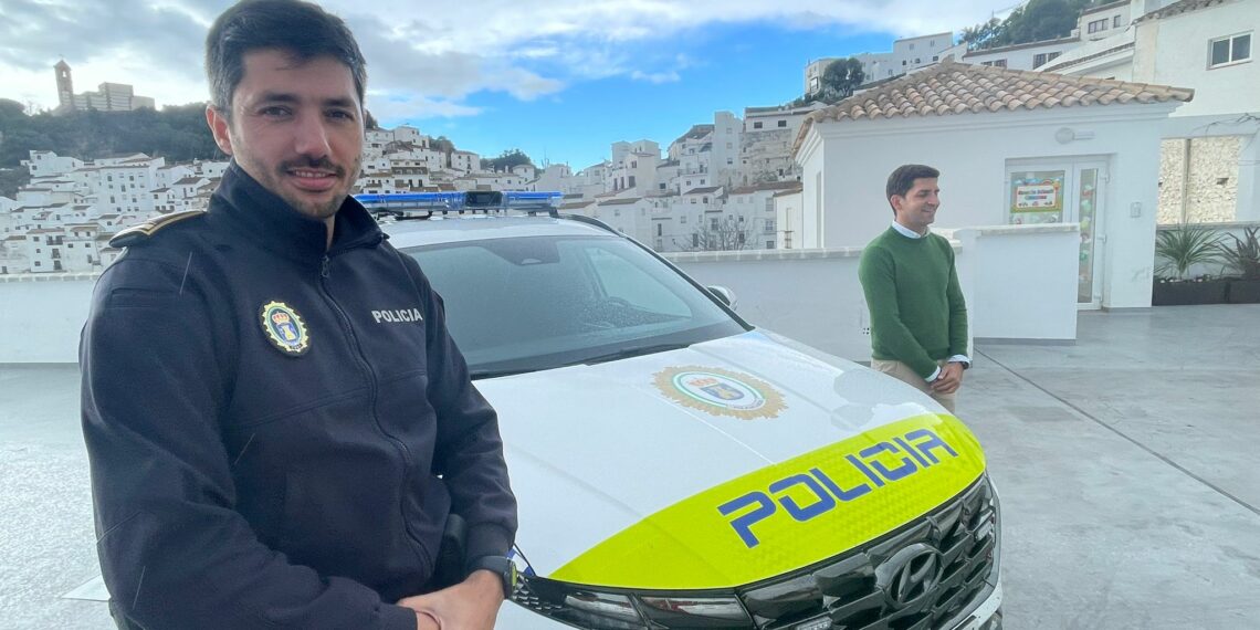 La Policía Local de Casares se refuerza con nuevos vehículos y la convocatoria de 4 nuevos agentes