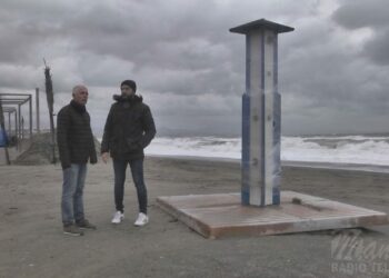 El alcalde de Manilva comprueba los daños producidos por el temporal