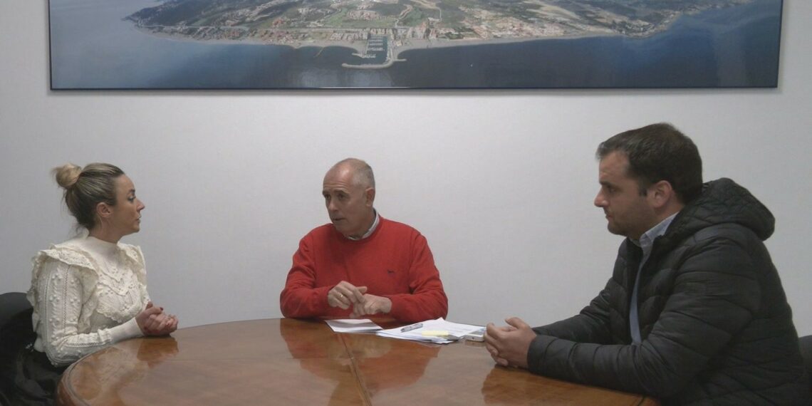 Cajamar ofrece al Ayuntamiento de Manilva servicios financieros para trabajadores del sector primario