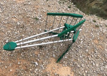 El temporal de viento arranca de cuajo la antena de Canal Sur TV del repetidor ubicado en Casares