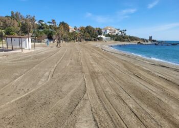 Las playas de Casares recobran la normalidad tras los temporales