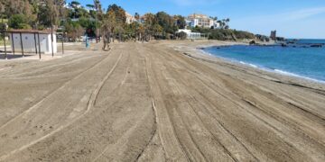 Las playas de Casares recobran la normalidad tras los temporales