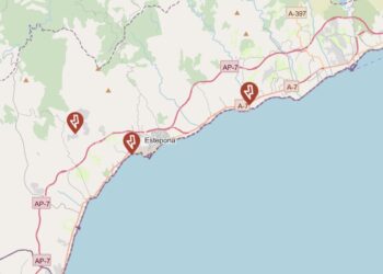 Una avería de Endesa deja a cientos de viviendas sin suministro eléctrico en Estepona