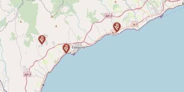 Una avería de Endesa deja a cientos de viviendas sin suministro eléctrico en Estepona