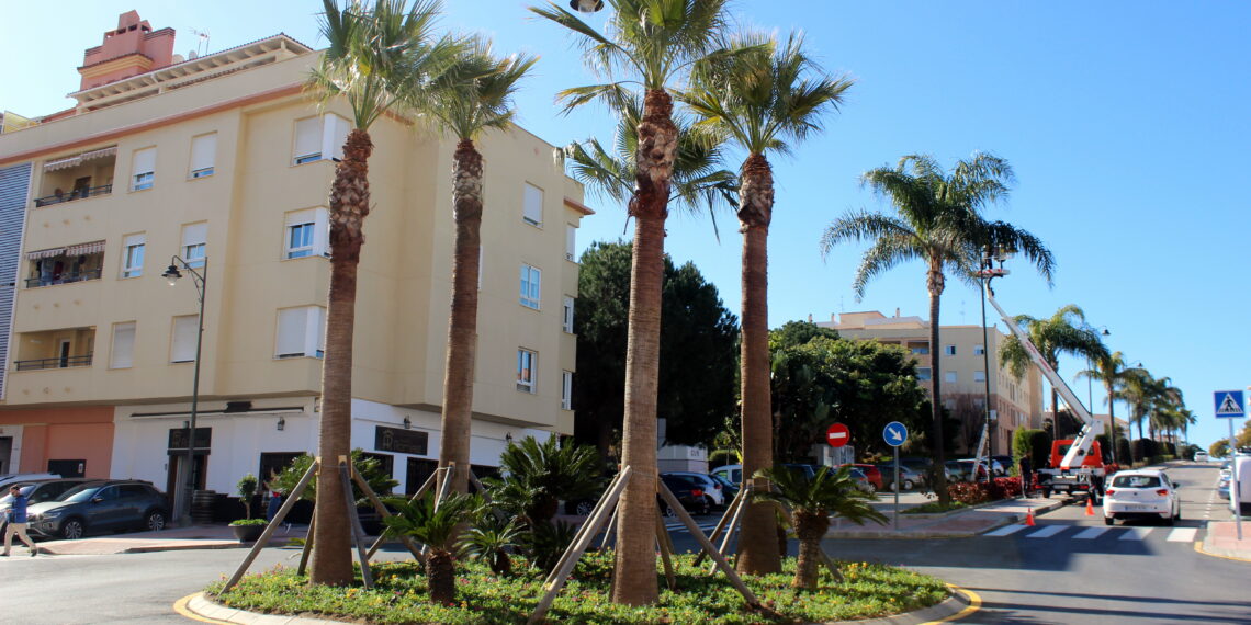 Finaliza las obras de una nueva rotonda que dará fluidez al tráfico en la zona de Huerta Nueva en Estepona