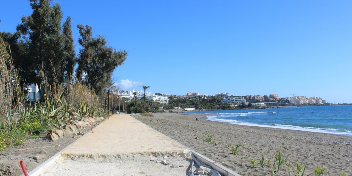 Avances en la construcción de dos tramos de corredor litoral en el este y oeste de Estepona