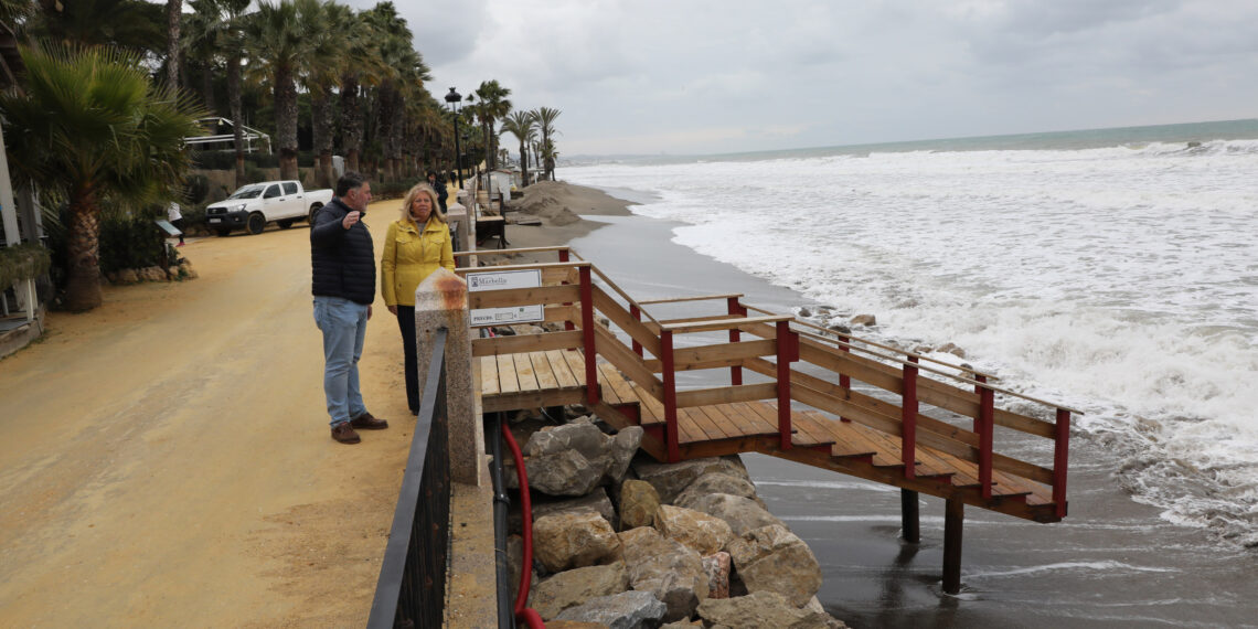 Ayuntamiento de Marbella cuantifica en medio millón de euros los daños en playas por el temporal