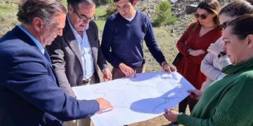 Junta y Ayuntamiento analizan los anteproyectos del nuevo colegio e instituto de Benahavís