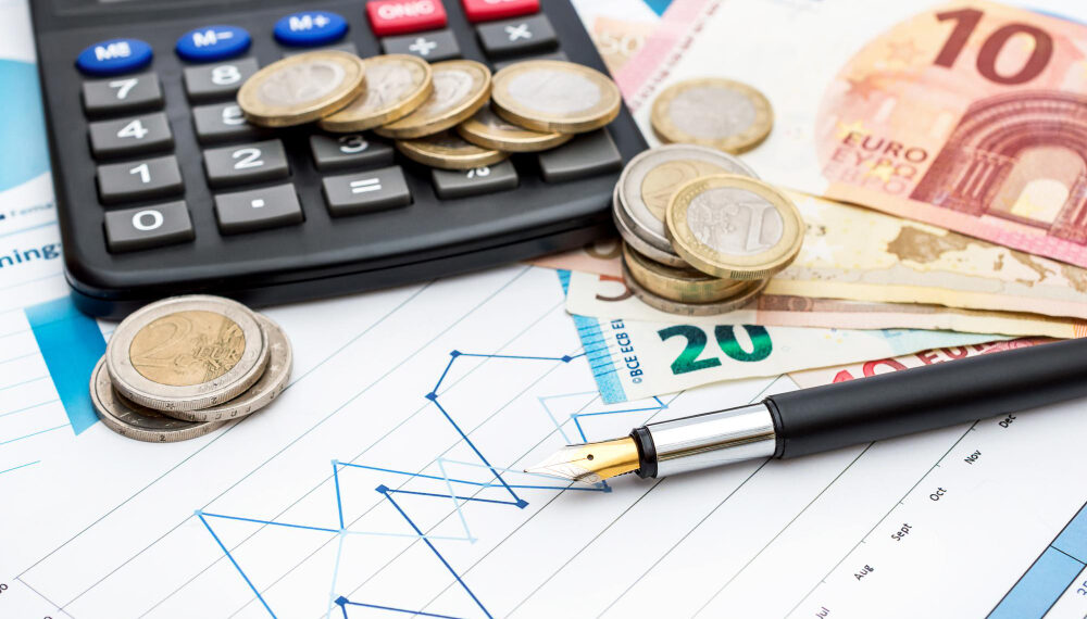 Las familias andaluzas con rentas inferiores a 27.000 euros podrán solicitar este miércoles la ayuda de 200 euros