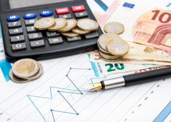 Las familias andaluzas con rentas inferiores a 27.000 euros podrán solicitar este miércoles la ayuda de 200 euros